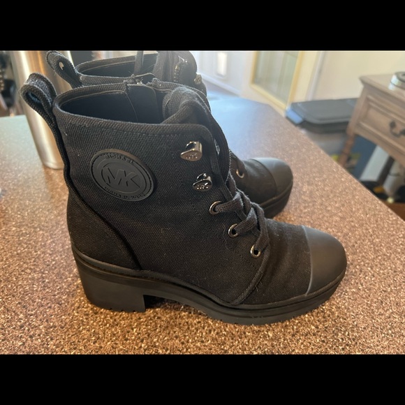Kors black boots new without tags - Picture 1 of 3